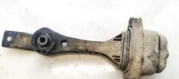 Skoda Octavia Mk1 (1U) Engine mount bracket
