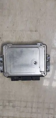 Renault Scenic II - Grand scenic II Engine control unit/module 0281012589 8200527725