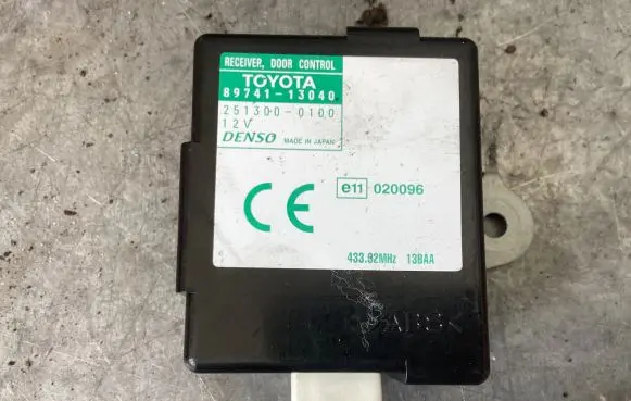 Toyota Corolla Verso E121 Door central lock control unit/module 8974113040 2513000100
