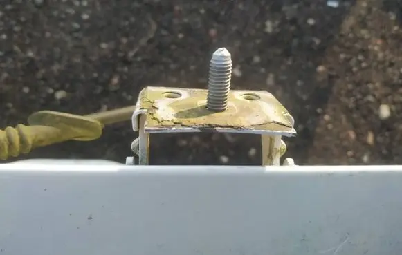 Ford Fiesta Tailgate/trunk/boot hinge