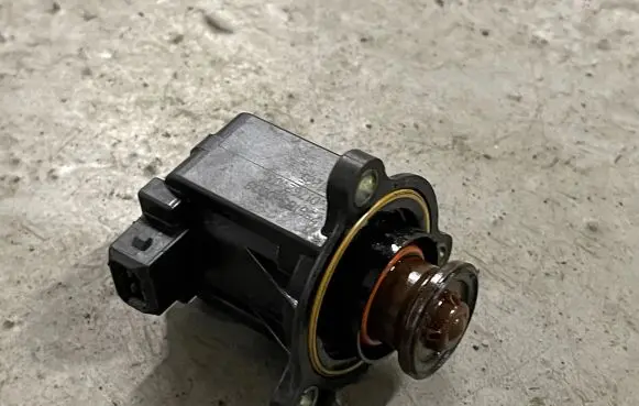 BMW 7 F01 F02 F03 F04 EGR valve 70176203 7561030008 111T225