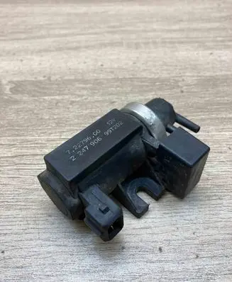 BMW 5 E39 Turbo solenoid valve 2247906