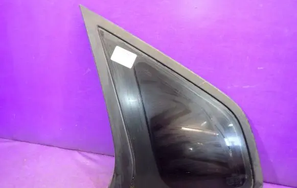 KIA Carens I Rear side window