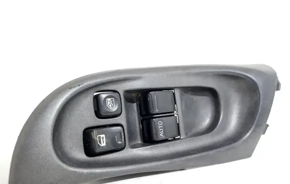 Nissan Almera N16 Electric window control switch 80961