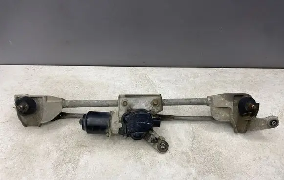Nissan Pathfinder R51 Front wiper linkage and motor