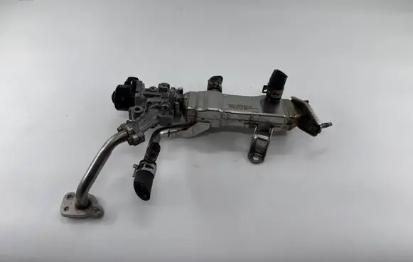 Toyota Auris 150 EGR valve cooler 2560137010 12L11A0061