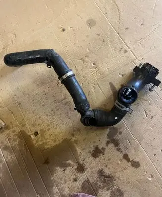 Mercedes-Benz C W205 Coolant pipe/hose A2742000300
