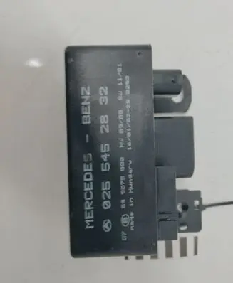 Mercedes-Benz A W168 Glow plug pre-heat relay 0255452832