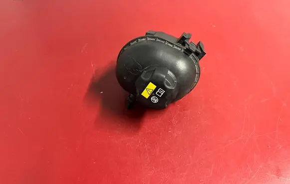 BMW X3 G01 Coolant expansion tank/reservoir 8610661 17138610661