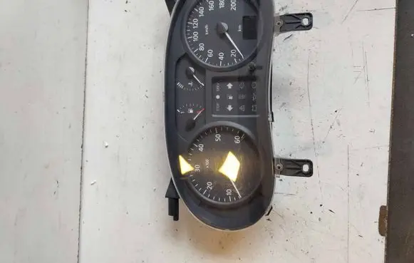 Renault Trafic II (X83) Speedometer (instrument cluster) P8200252449A