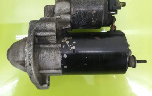 Volkswagen PASSAT B5 Starter motor 0001107068