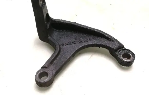 Toyota Corolla E120 E130 Engine mounting bracket 172930G010