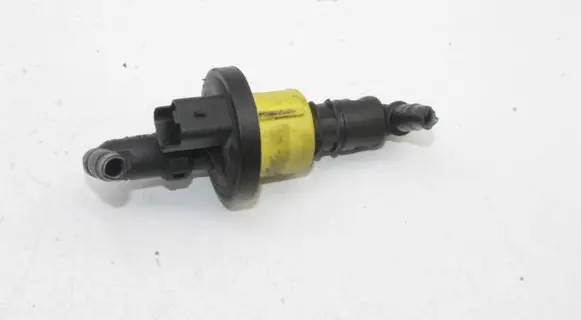 Renault Captur II Engine mount vacuum valve 49304569R