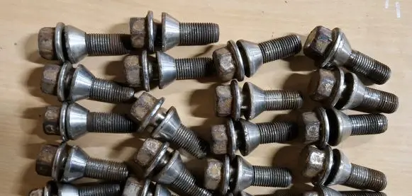 Volvo V70 Nuts/bolts 
