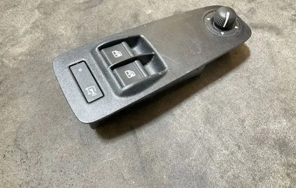 Wing mirror switch