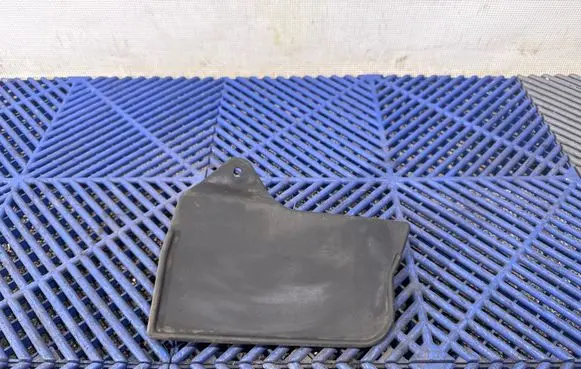 Toyota Avensis T270 Rear bumper underbody cover/under tray 65631RH