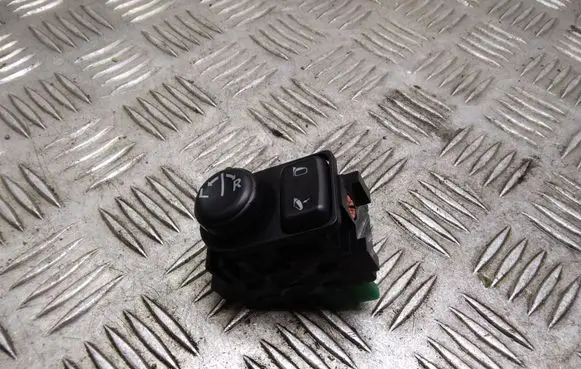 Nissan Qashqai+2 Wing mirror switch