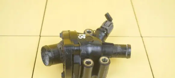 Volvo C30 Thermostat/thermostat housing B5254T3