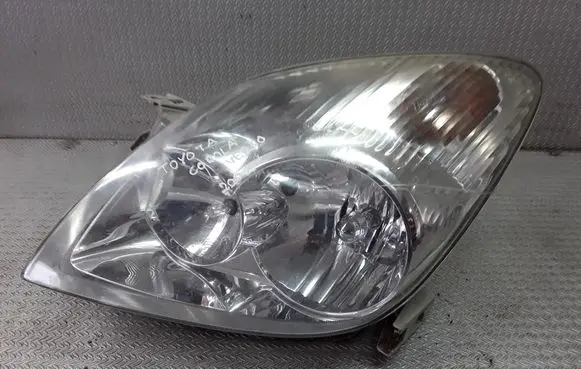 Toyota Corolla Verso E121 Headlight/headlamp