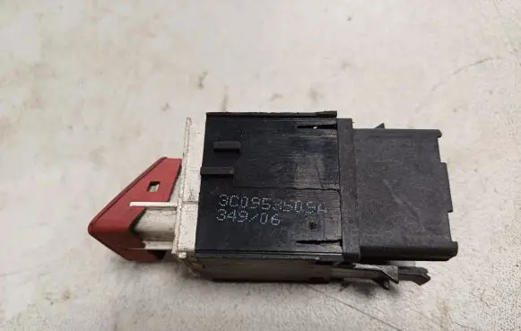 Volkswagen PASSAT B6 Hazard light switch 3C0953509A