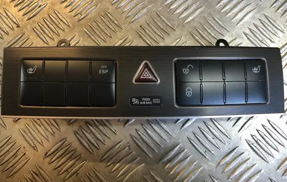 Mercedes-Benz C W203 Hazard light switch 2038707510 33635303 30060310040933
