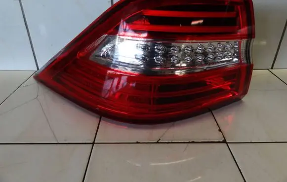 Mercedes-Benz ML W166 Rear/tail lights A1669063301