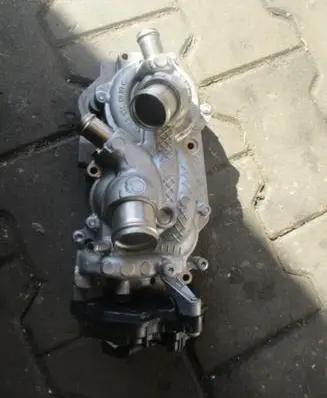 Volkswagen Golf VII Water pump 05E121117C