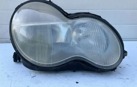 Mercedes-Benz C W203 Headlight/headlamp A2038200261 0301166202