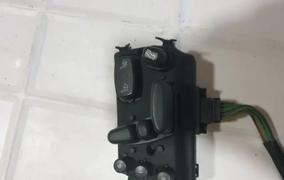Chrysler Pacifica Seat control switch 0YD13TRMAE 2495