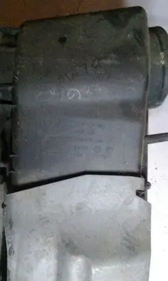Volkswagen Touareg I Air filter box cover 7L0129607
