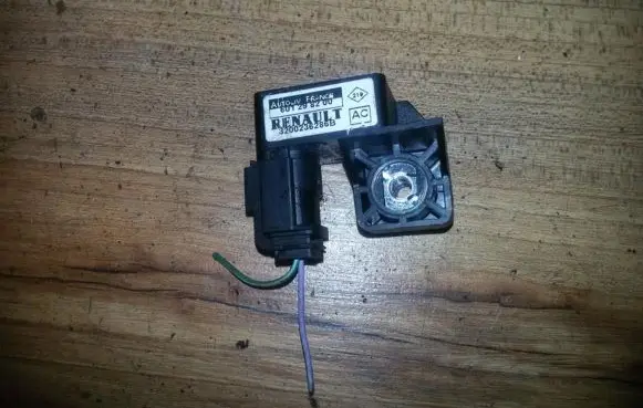 Renault Megane II Airbag deployment crash/impact sensor 8200236286b 601298200