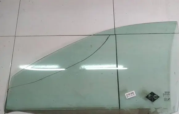 Nissan Almera Tino Front door window glass four-door AS2
