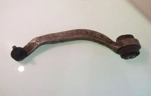 Volkswagen PASSAT B5 Front lower control arm/wishbone 4D0407695J