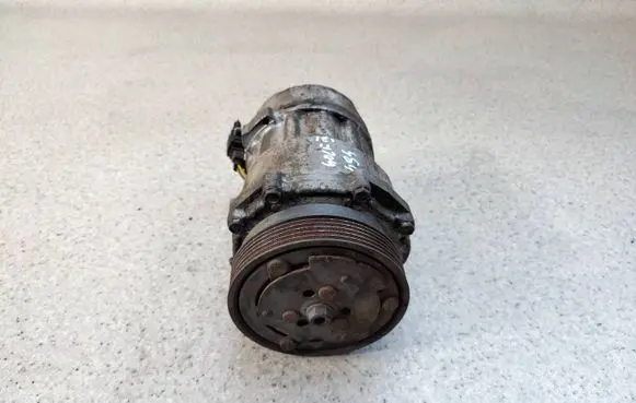 Volkswagen Golf III Air conditioning (A/C) compressor (pump)