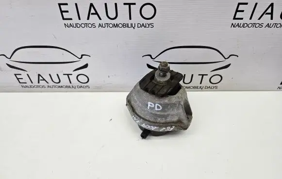 BMW 5 E60 E61 Engine mount bracket 6777118