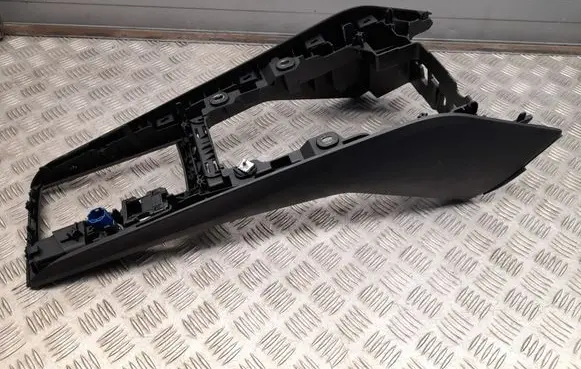 Audi Q3 F3 Center console 83B863242