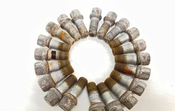 Volkswagen PASSAT B7 Nuts/bolts 