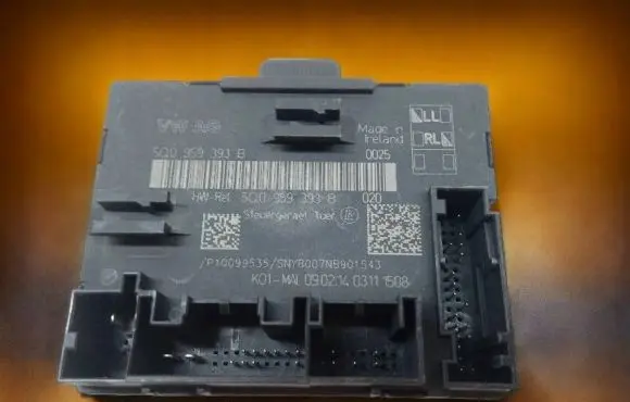 Volkswagen Golf VII Other control units/modules 5Q0959393B