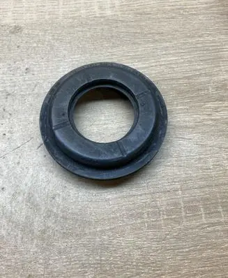 Volkswagen Golf V Oil filler cap 038133287C