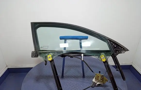 Audi A6 S6 C6 4F Front door window regulator with motor 4F0837462C