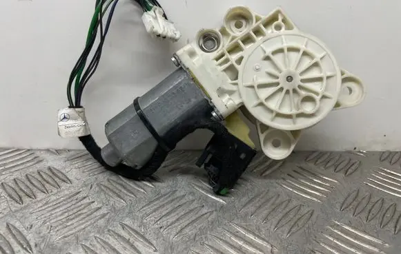 Mercedes-Benz E W211 Front door window regulator motor A2118203042 0130821971