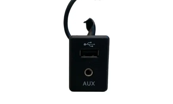 Nissan Qashqai AUX in-socket connector 795405004 500450937619