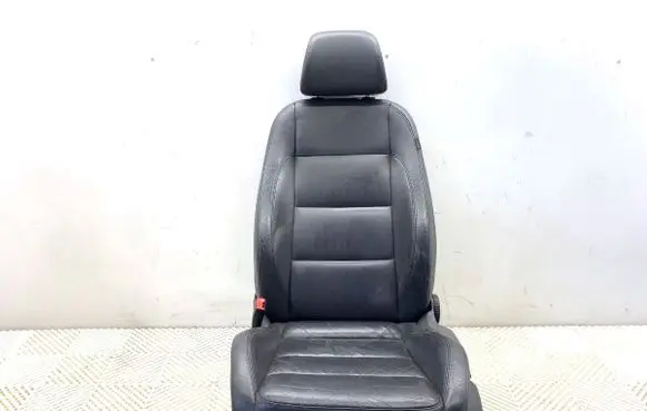 Volkswagen Golf V Front driver seat 