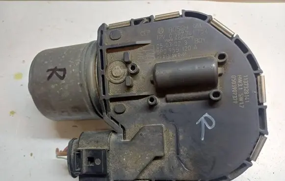 Front wiper linkage and motor