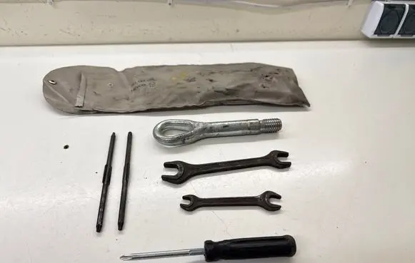 Mercedes-Benz Sprinter W906 Tool set 9015850001 9015810024