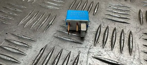 Toyota RAV 4 (XA40) Other relay 9098702027