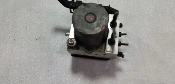 KIA Carnival ABS Pump 589204D300