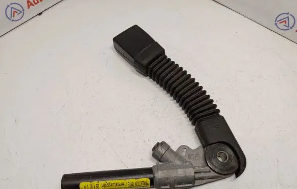 Front seatbelt buckle