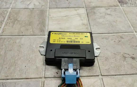 Mercedes-Benz ML W163 Transfer box differential control unit A1635457932 4450000051E 273081