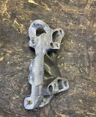 Peugeot 308 Engine mounting bracket 9673585780